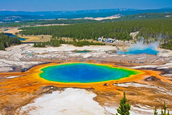 Yellowstone Travel Guide: Explore the Wonders of America’s First National Park